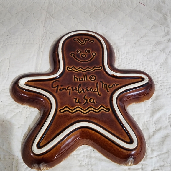 Hull USA Brown Drip Gingerbread Man Plate